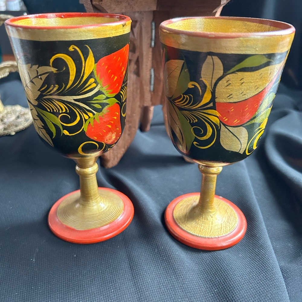 VTG Hand painted Set of 2 Wooden Decorative Goblets. One has chipped paint.